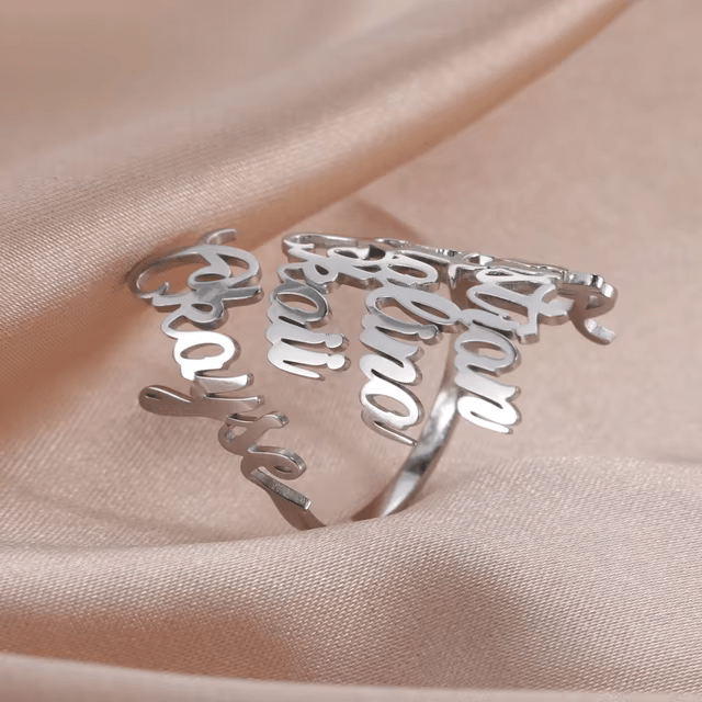 Gepersonaliseerde ring met 1 tot 4 gegraveerde voornamen 